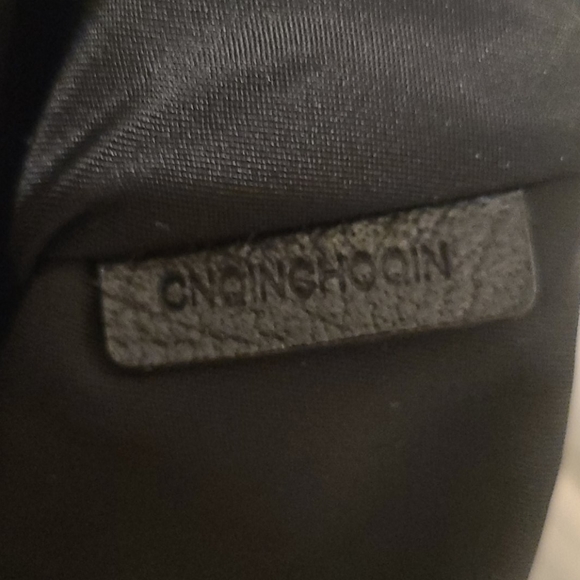 Authentic Burberry diaper bag. - Picture 9 of 11